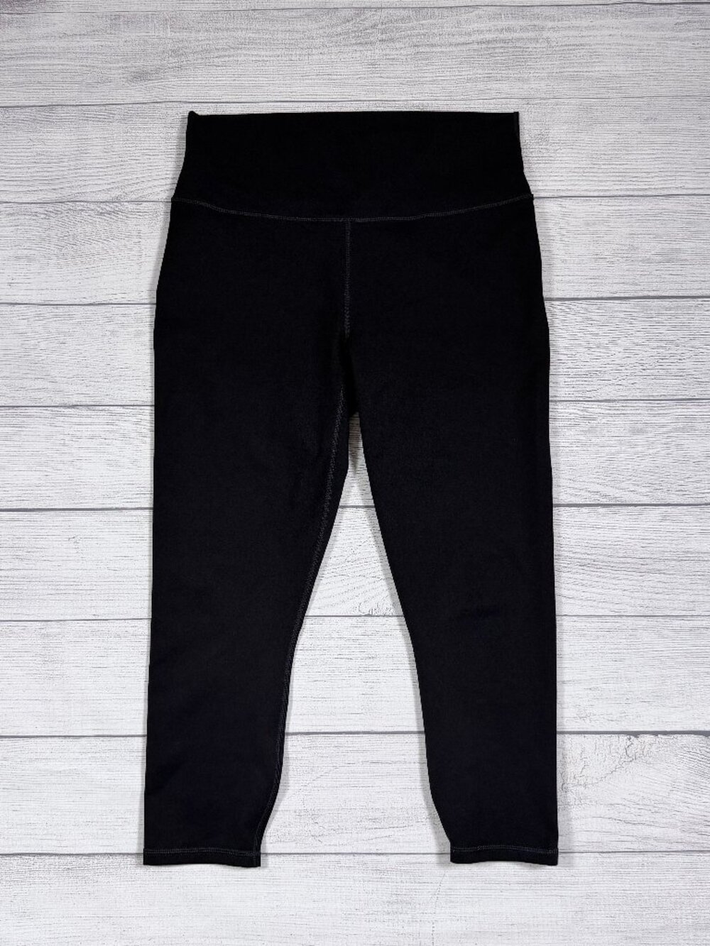 🖤 Fabletics Define PowerHold High-Waisted Capri Leggings Black L